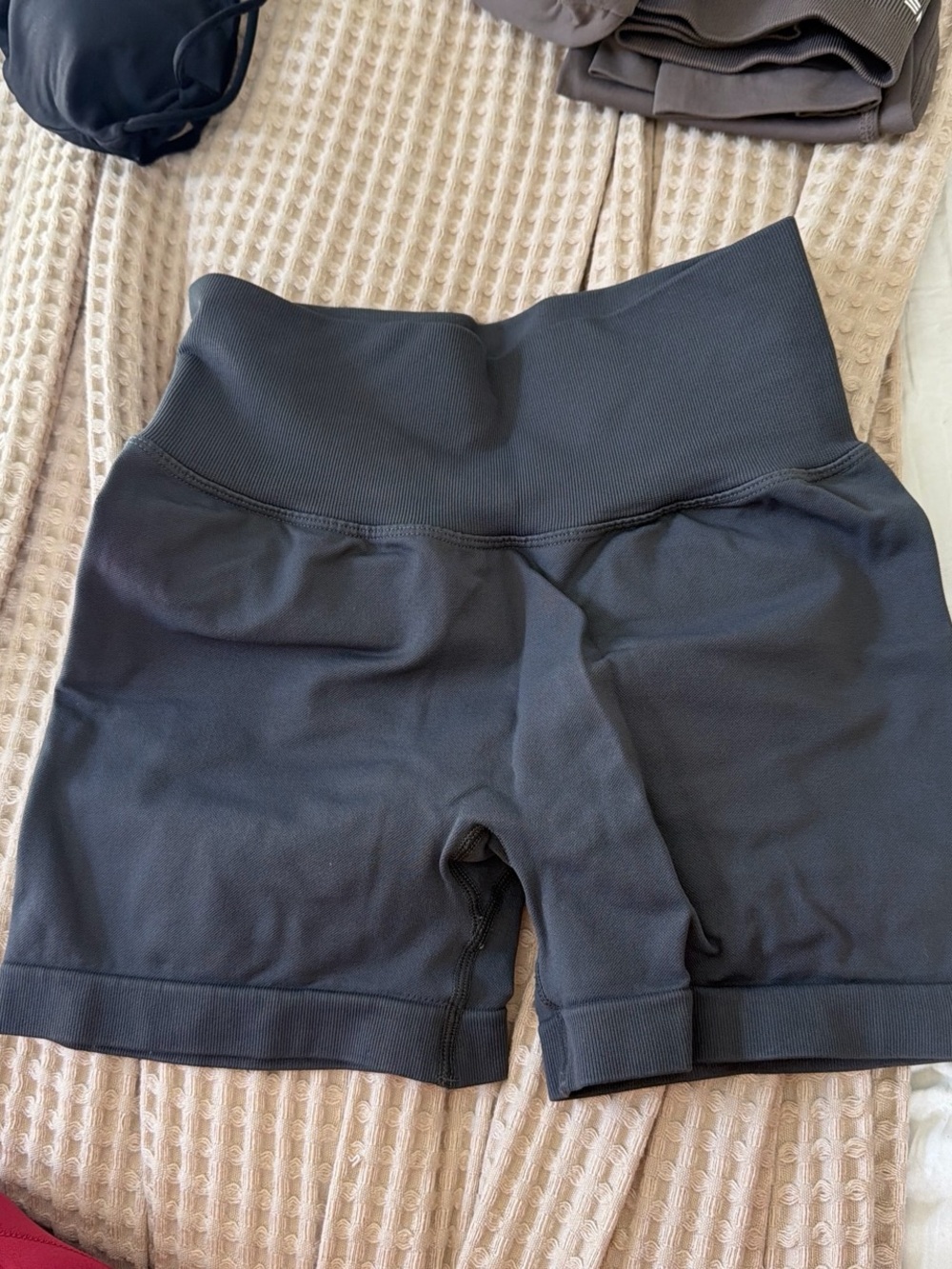 Pcheebum dark gray shorts